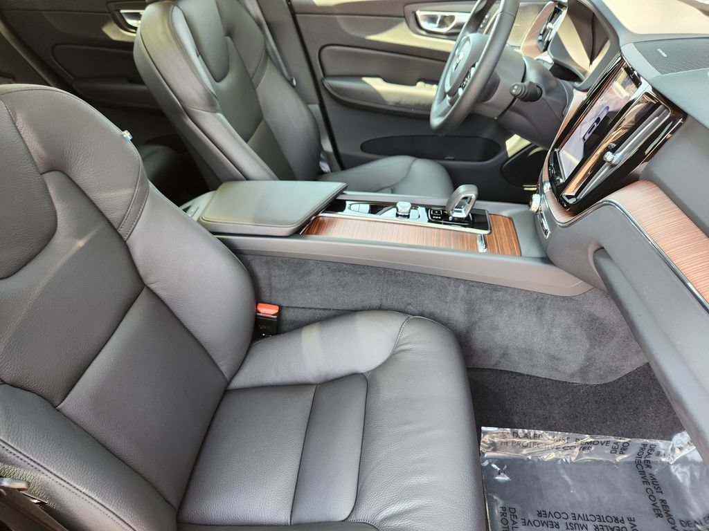 Used 2024 Volvo XC60 T8 Plus w/ Protection Package Premier AWD/4WD image 5