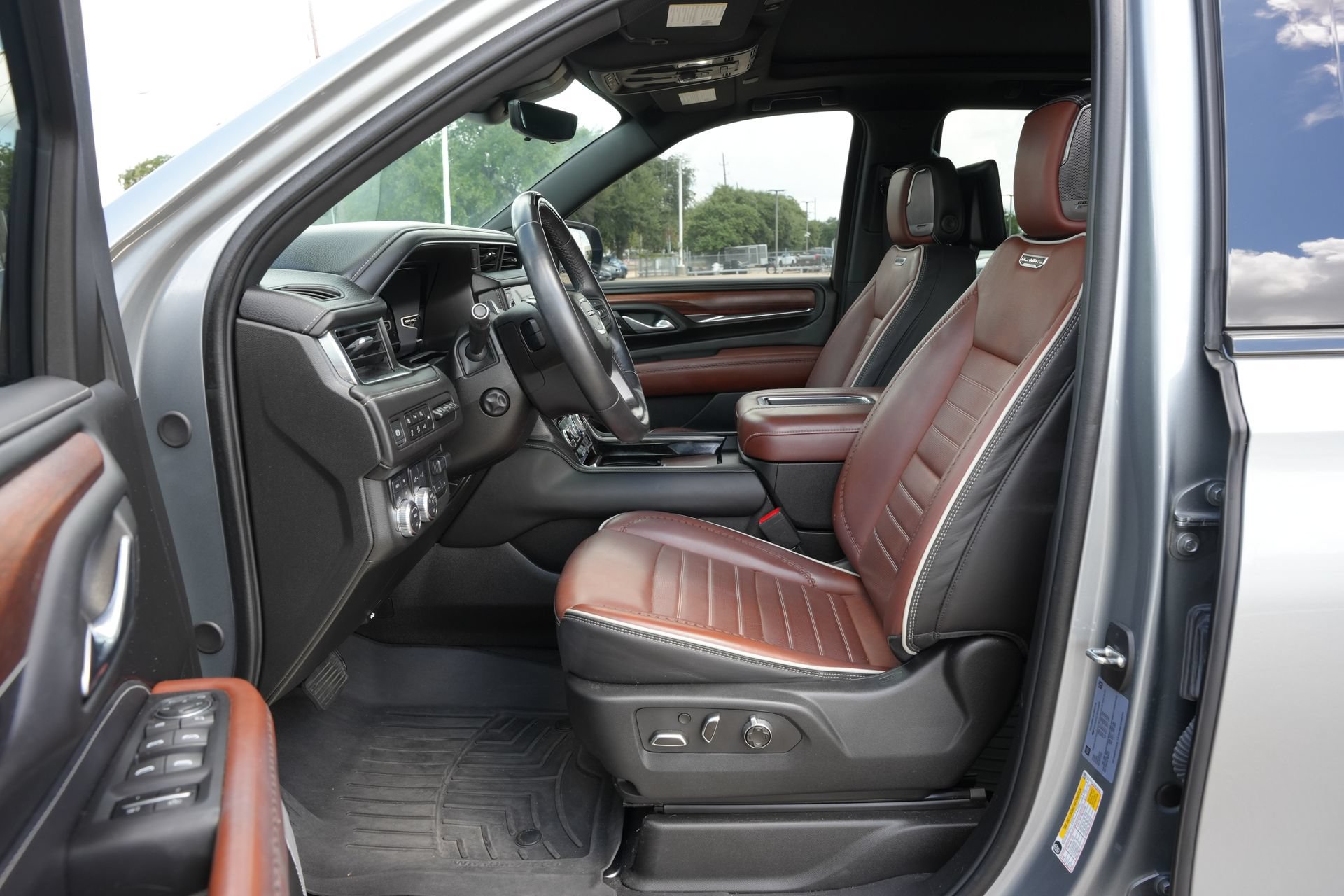 Used 2024 GMC Yukon Denali Ultimate AWD/4WD image 19