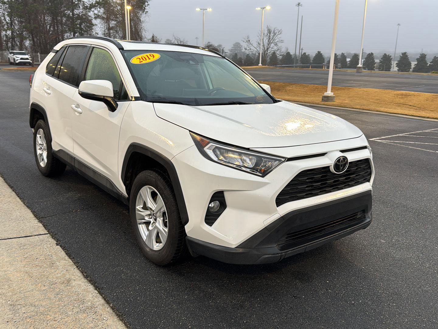 Used 2019 Toyota RAV4 XLE image 6