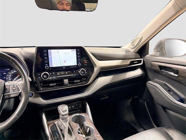 Used 2020 Toyota Highlander Limited image 25