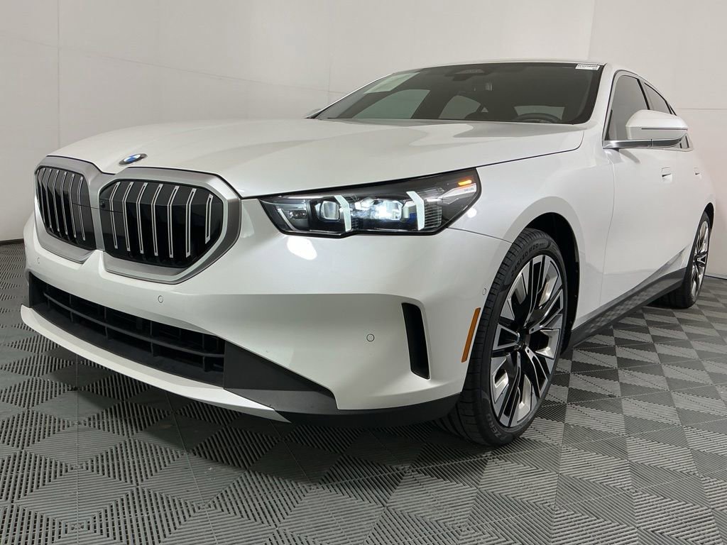 Certified 2025 BMW 530i w/ Premium Package RWD image 2
