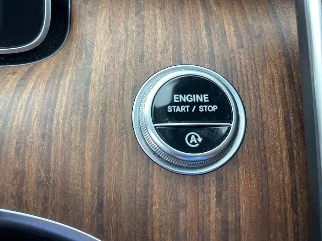 Used 2025 Mercedes-Benz C 300 4MATIC Sedan image 43