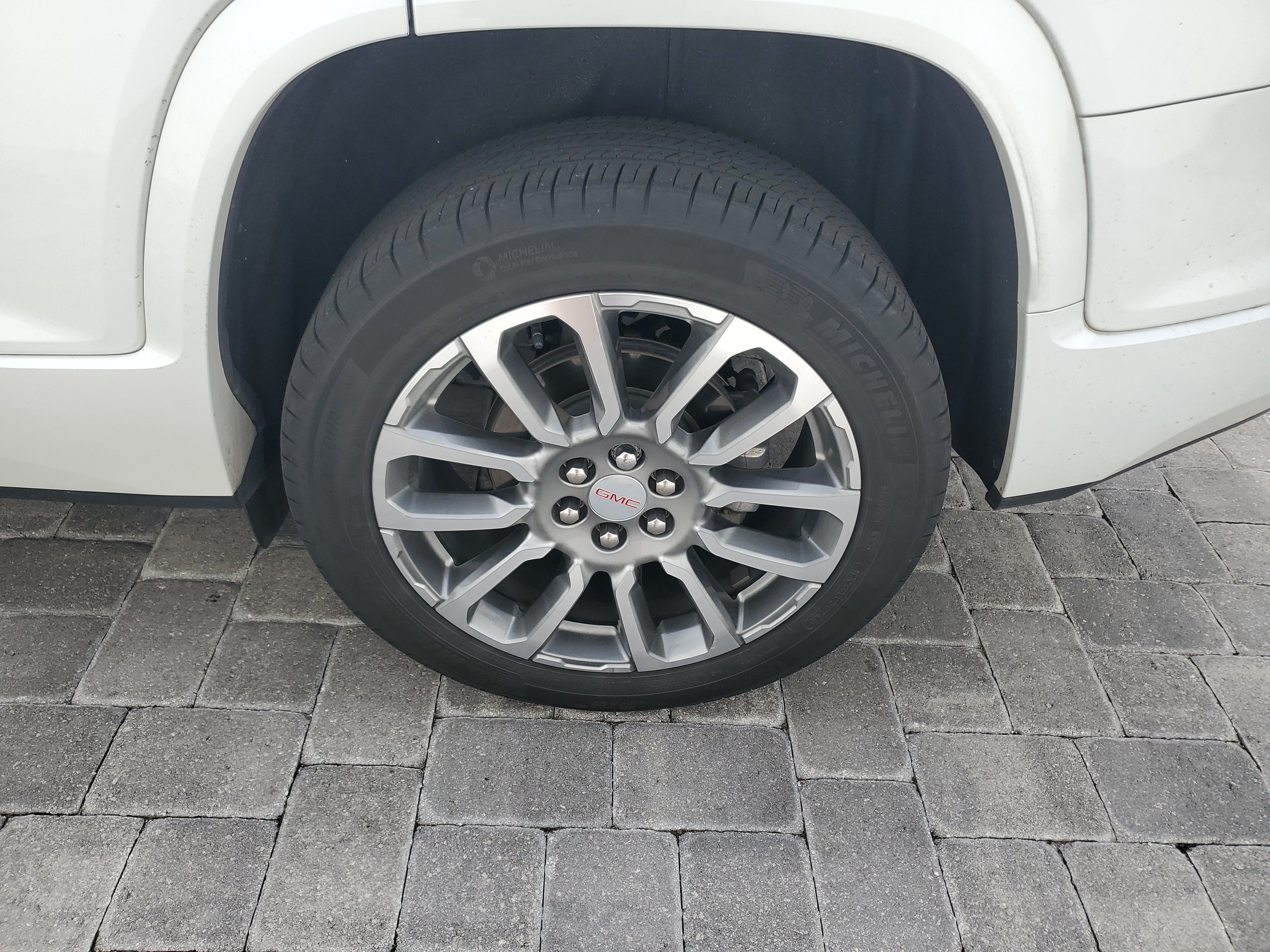 Used 2023 GMC Acadia Denali w/ Denali Ultimate Package FWD image 7