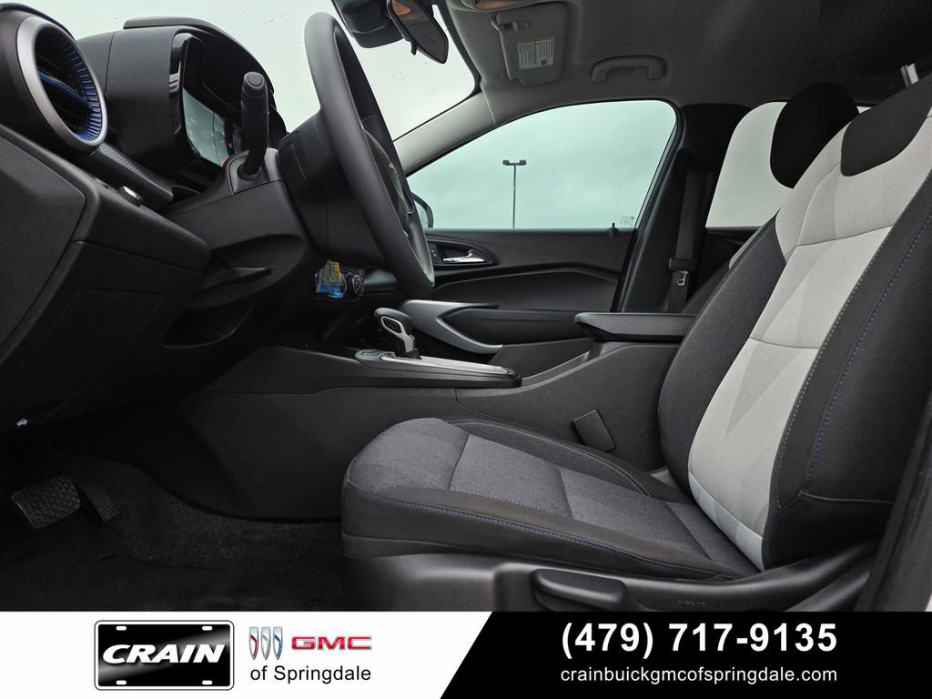Used 2025 Chevrolet Trax LS w/ LS Convenience Package FWD image 11