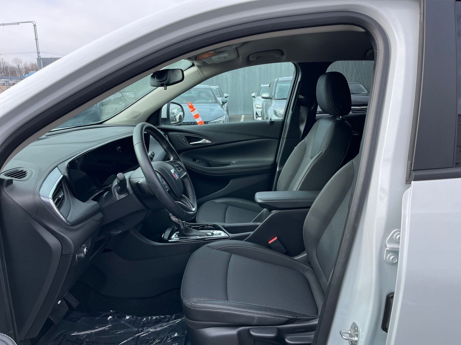 Used 2025 Buick Encore GX Preferred image 26