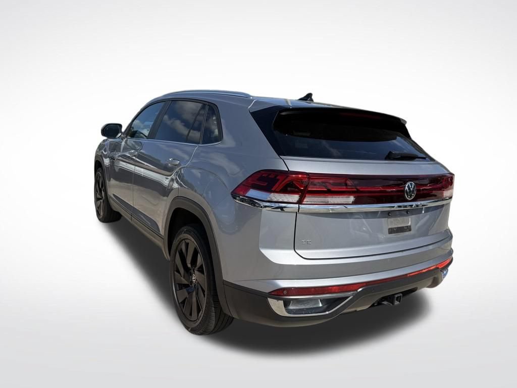 Used 2024 Volkswagen Atlas Cross Sport SE w/ Panoramic Sunroof Package FWD image 3