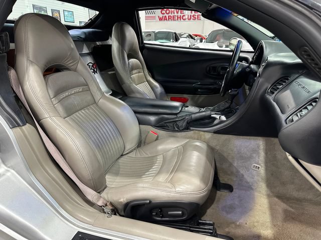Used 2001 Chevrolet Corvette Convertible w/ Preferred Equipment Group2 RWD image 9