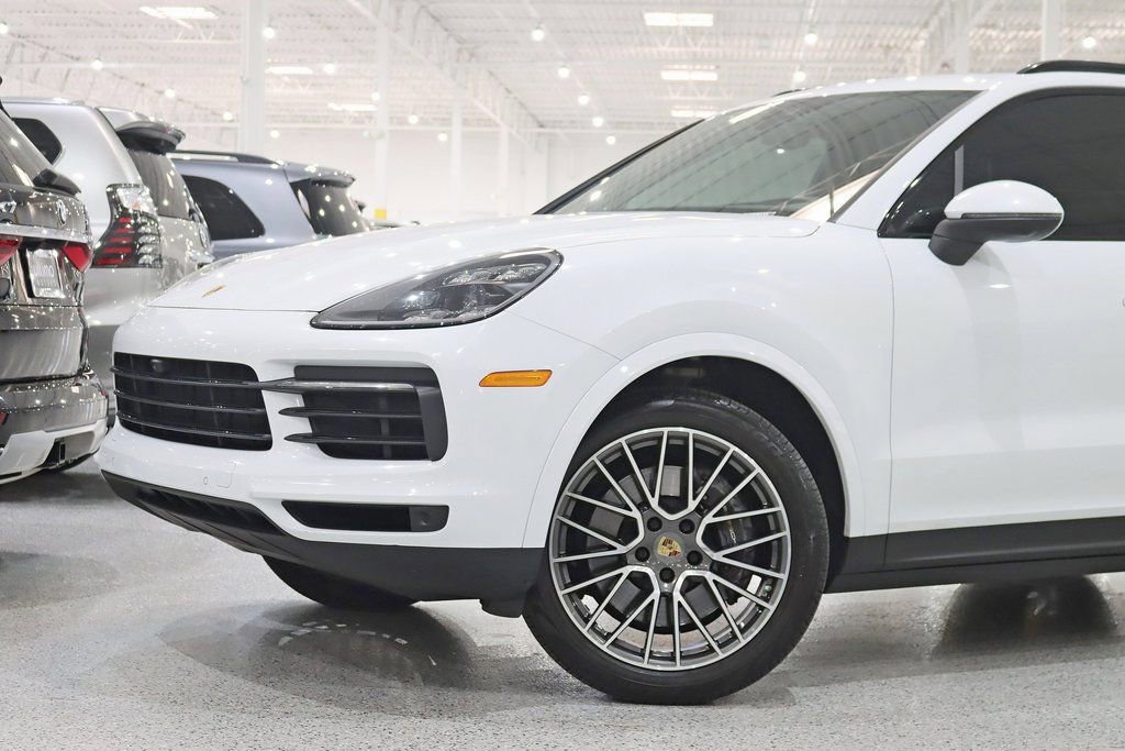 Used 2022 Porsche Cayenne Platinum Edition image 2