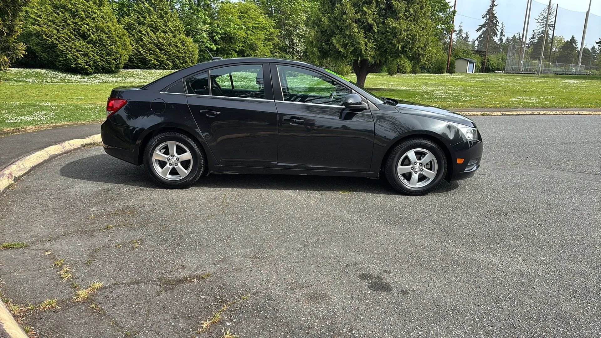 Used 2014 Chevrolet Cruze LT w/ Technology Package FWD image 5