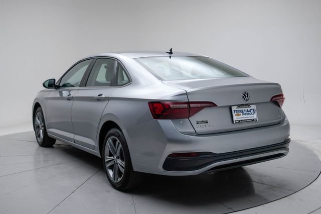 Used 2024 Volkswagen Jetta SE image 3