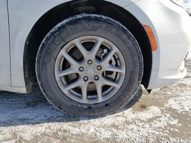 Used 2024 Chrysler Pacifica Touring-L image 28