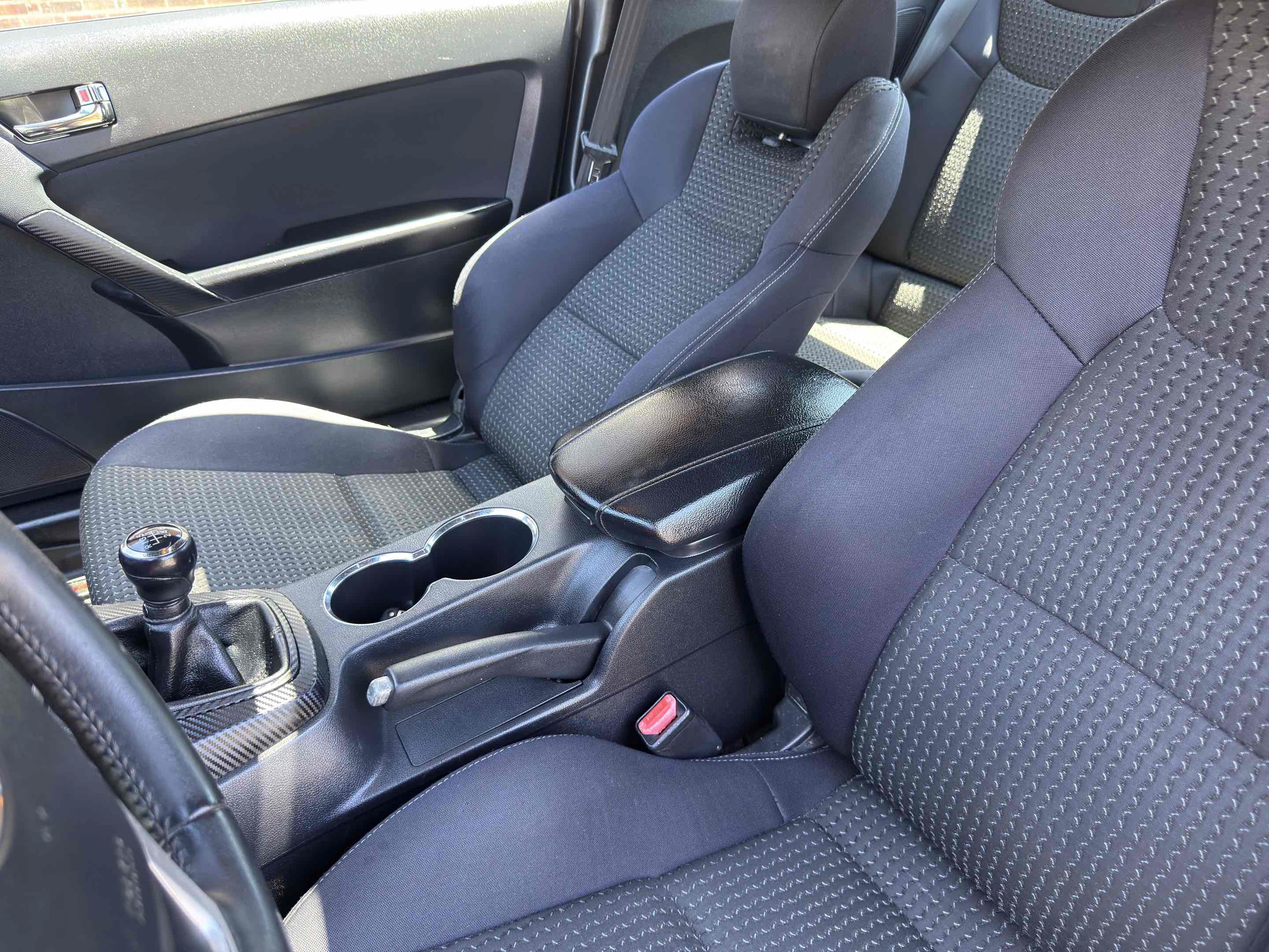 Used 2010 Hyundai Genesis 2.0T RWD image 25