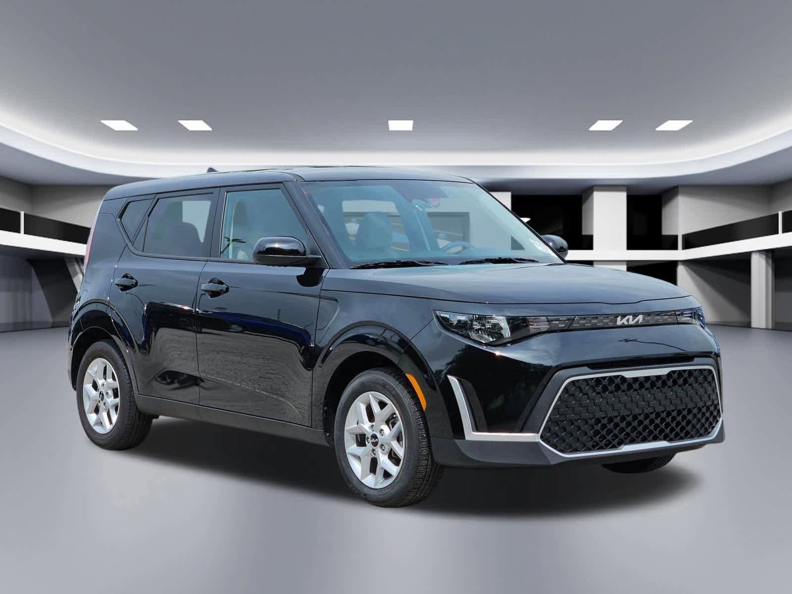 Certified 2025 Kia Soul LX w/ LX Technology Package FWD image 7