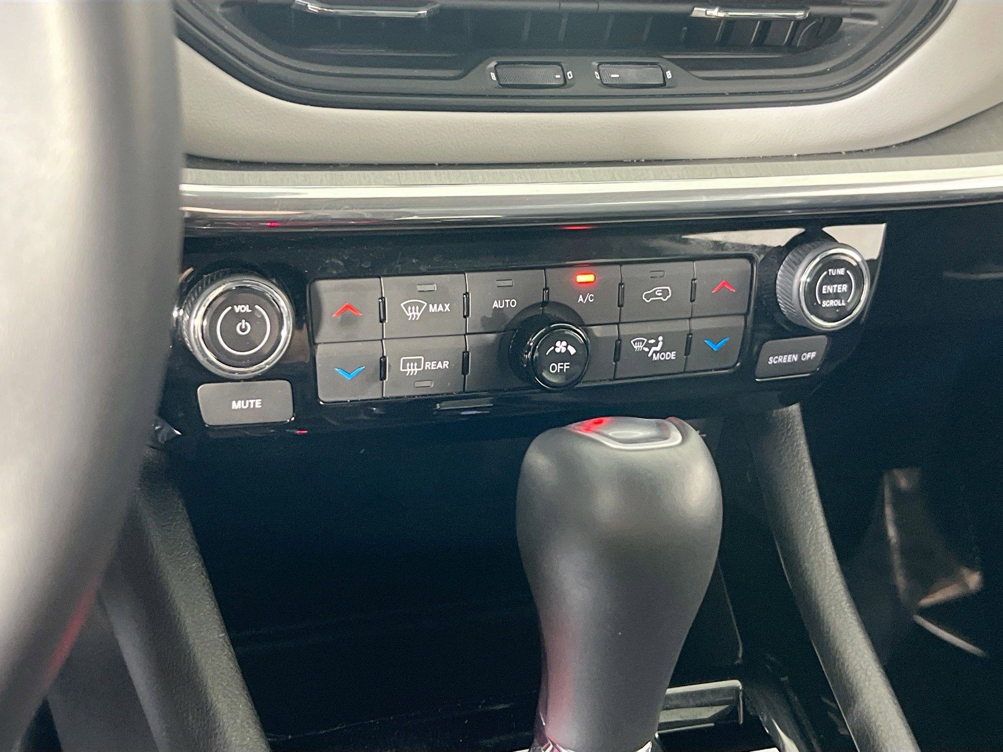 Used 2022 Jeep Compass Limited image 15