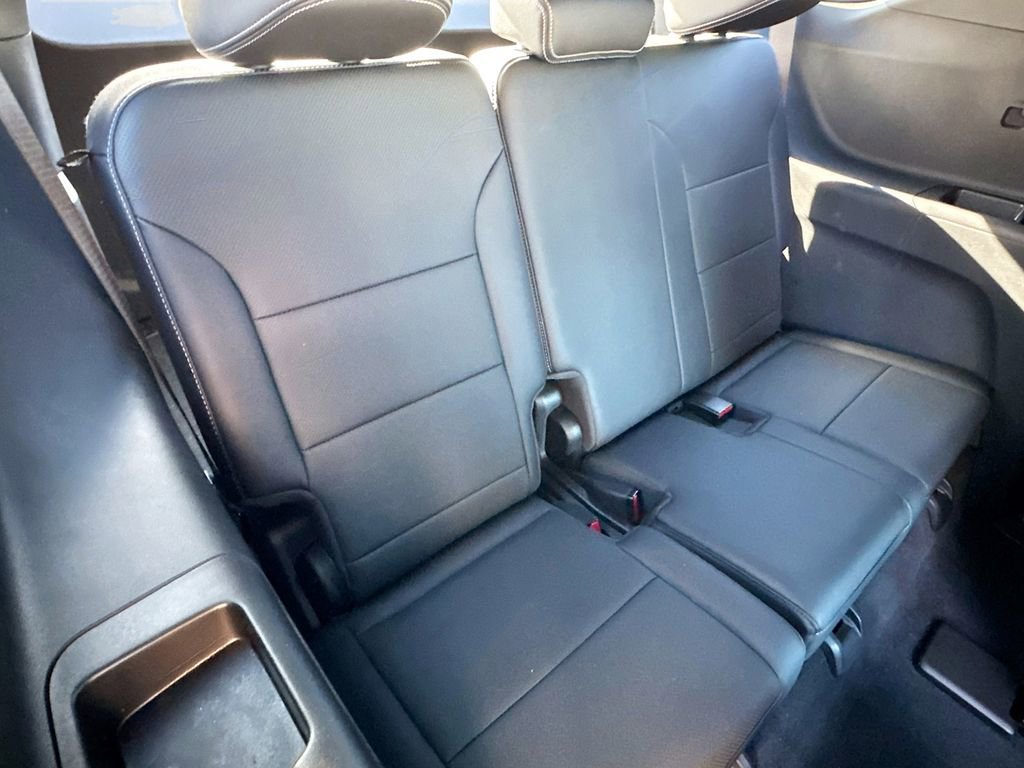 Used 2025 Chevrolet Traverse LT w/ Sun and Wheel Package image 26