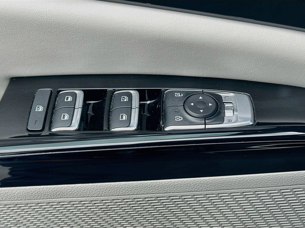 Certified 2024 Kia Carnival EX FWD image 18