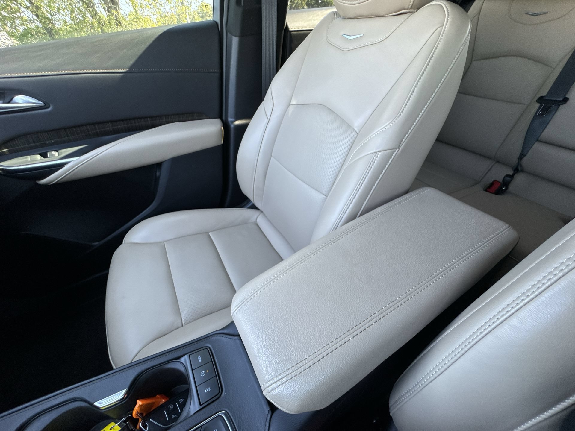 Used 2025 Cadillac XT4 Premium Luxury w/ Technology Package FWD image 20
