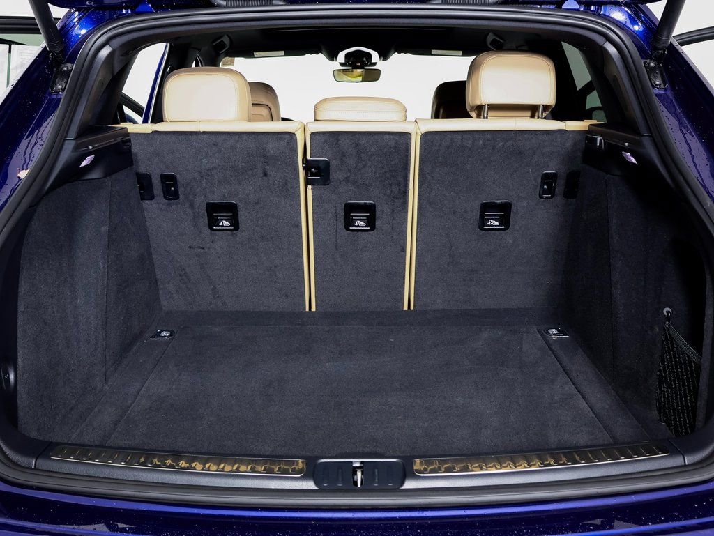 Certified 2023 Porsche Macan image 13