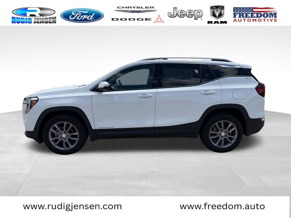 Used 2024 GMC Terrain SLT AWD/4WD image 2