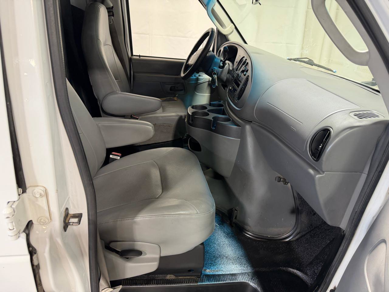 Used 2007 Ford E-150 and Econoline 150 RWD image 11