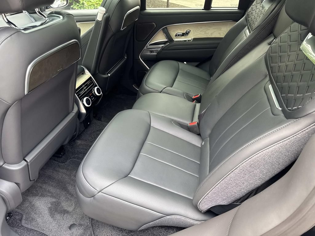 Certified 2024 Land Rover Range Rover SV AWD/4WD image 15