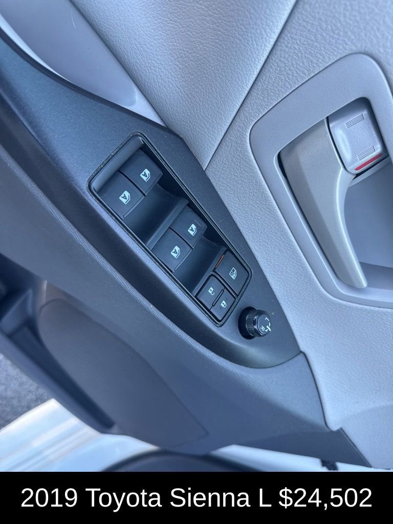 Used 2019 Toyota Sienna L FWD image 12