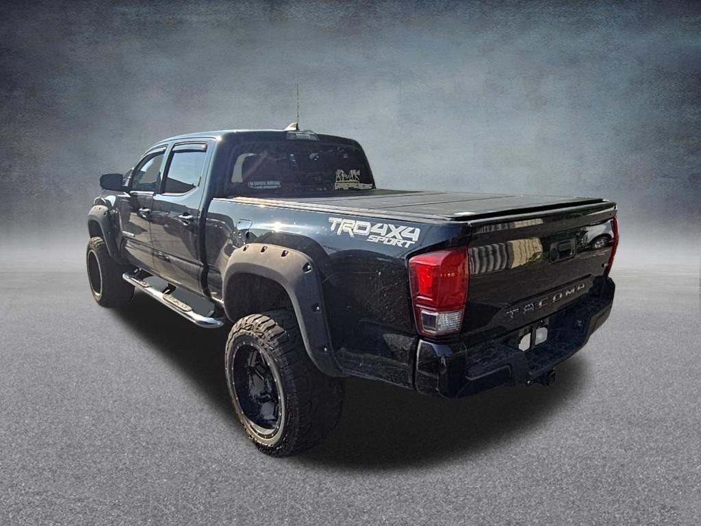 Used 2017 Toyota Tacoma TRD Sport w/ Tow Package AWD/4WD image 6