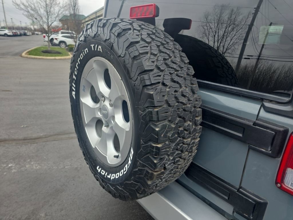 Used 2015 Jeep Wrangler Unlimited Sahara w/ Dual Top Group image 12