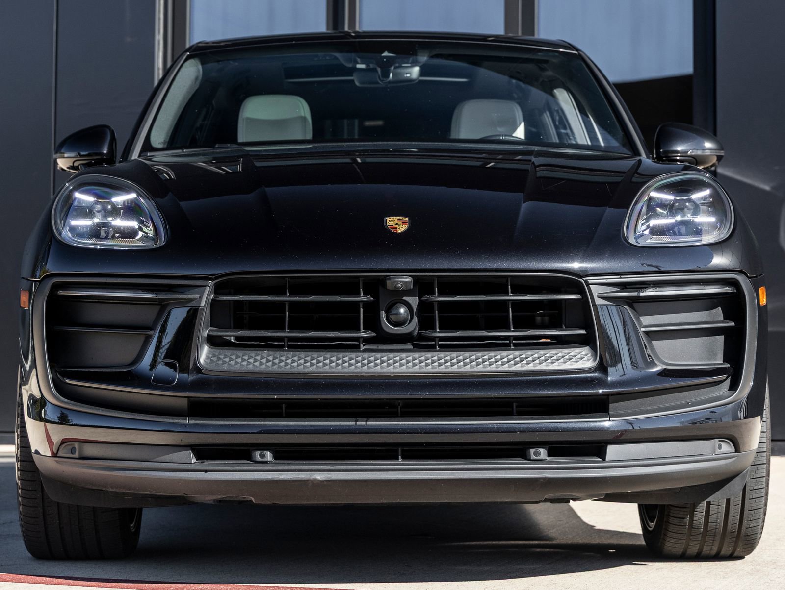 Certified 2023 Porsche Macan image 8
