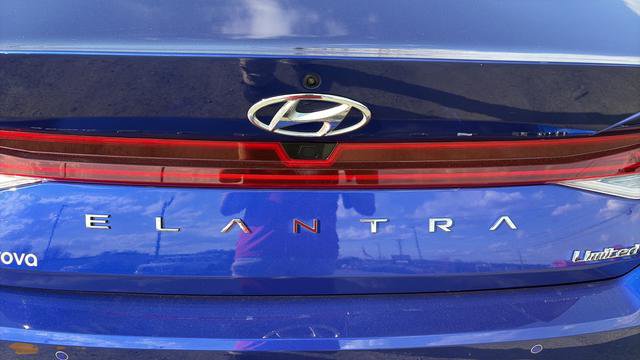 Used 2023 Hyundai Elantra Limited image 30