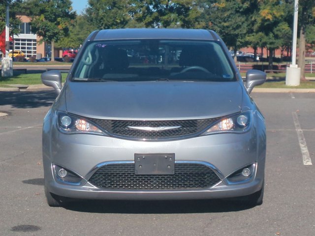 Used 2018 Chrysler Pacifica Touring Plus FWD image 2