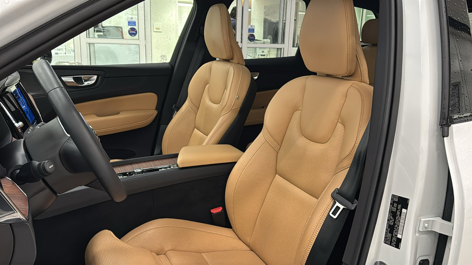 Used 2024 Volvo XC60 B5 Ultimate w/ Protection Package Premier AWD/4WD image 23