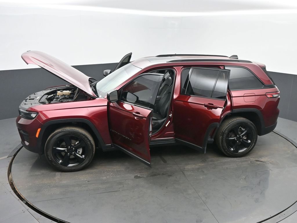 Used 2023 Jeep Grand Cherokee Altitude image 63