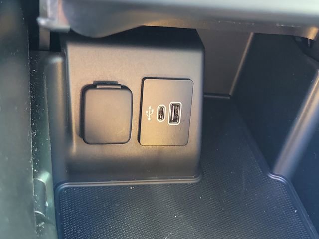 Used 2025 Ford Explorer Active w/ Active Comfort Package RWD image 11