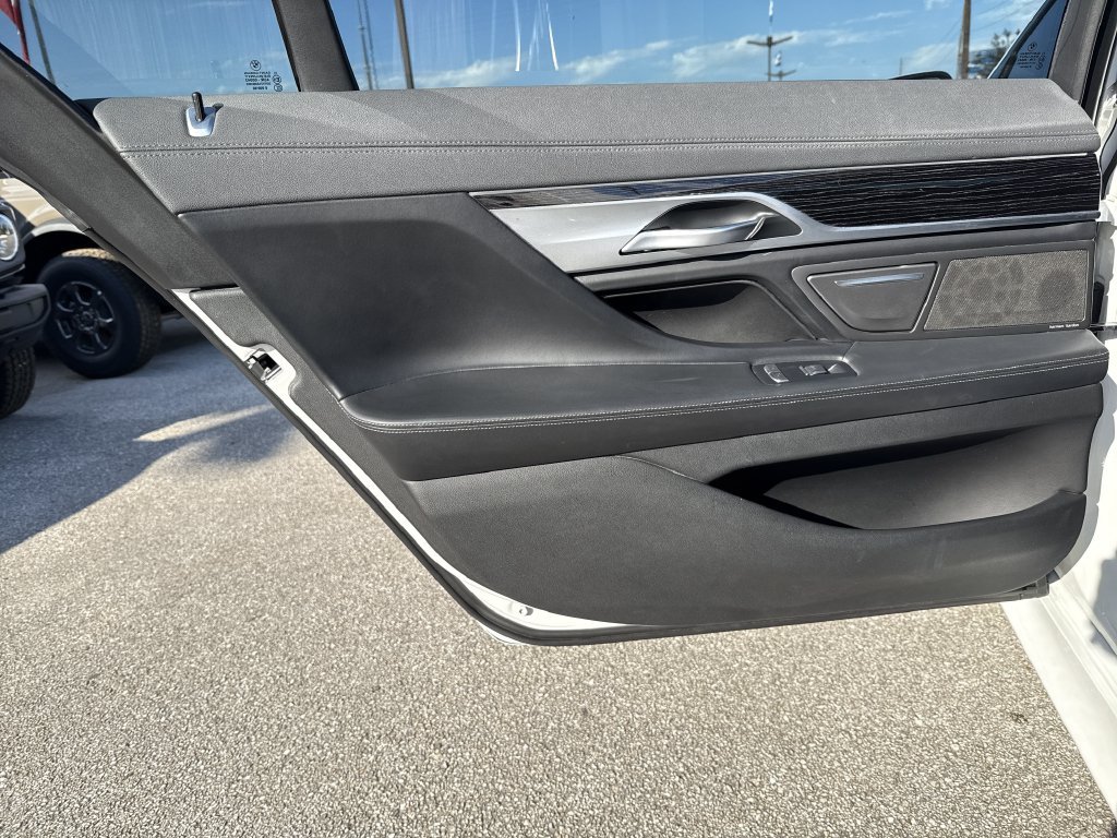 Used 2022 BMW 750i xDrive w/ M Sport Package AWD/4WD image 24