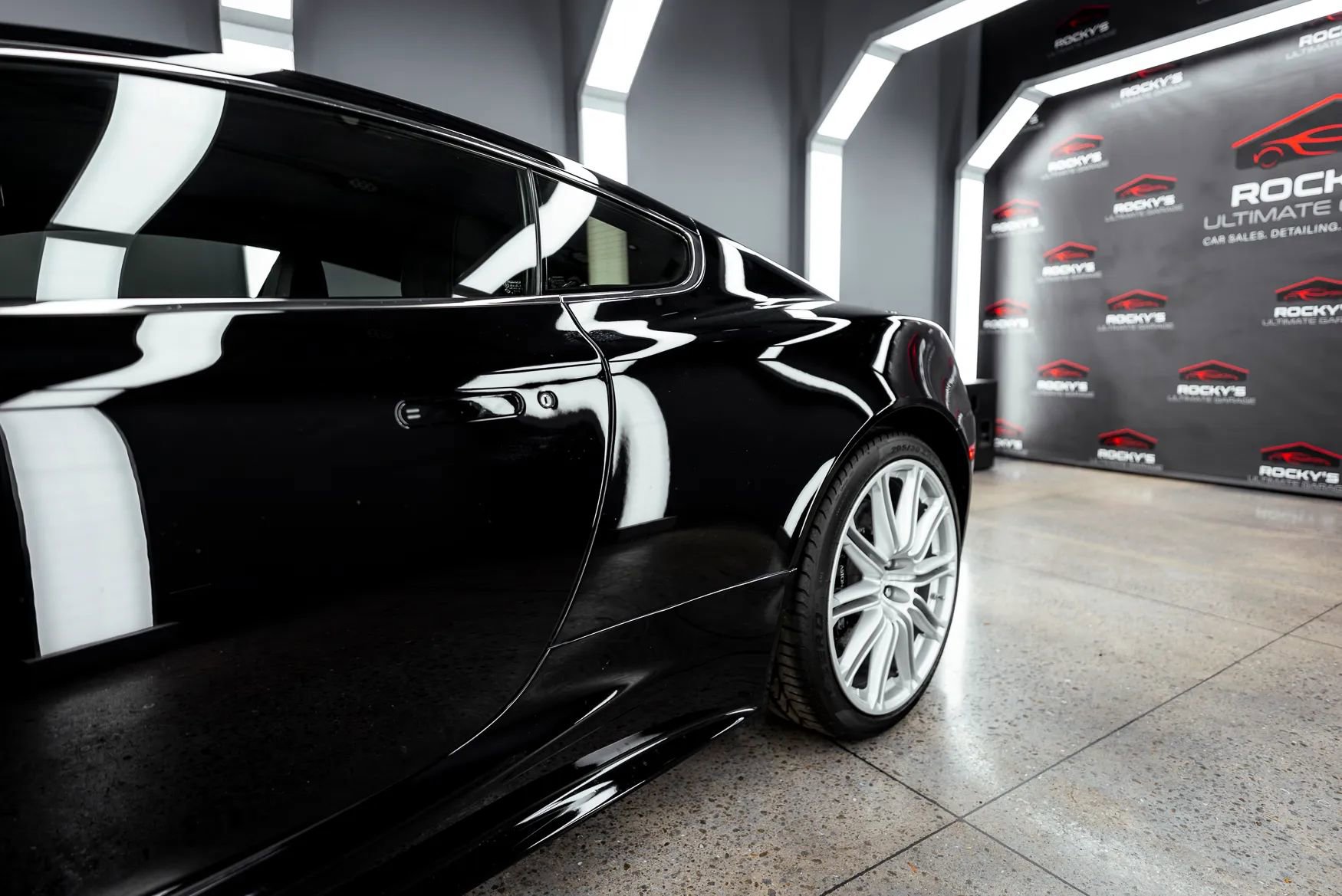 Used 2009 Aston Martin DBS Coupe RWD image 12