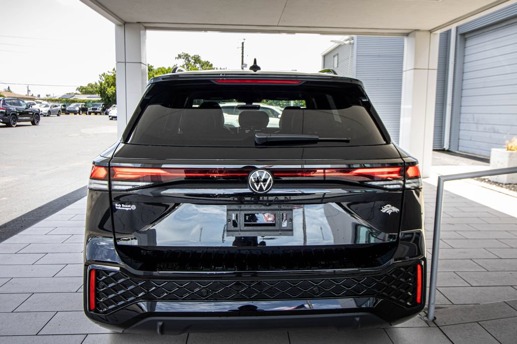 Certified 2025 Volkswagen Tiguan SE R-Line FWD image 17