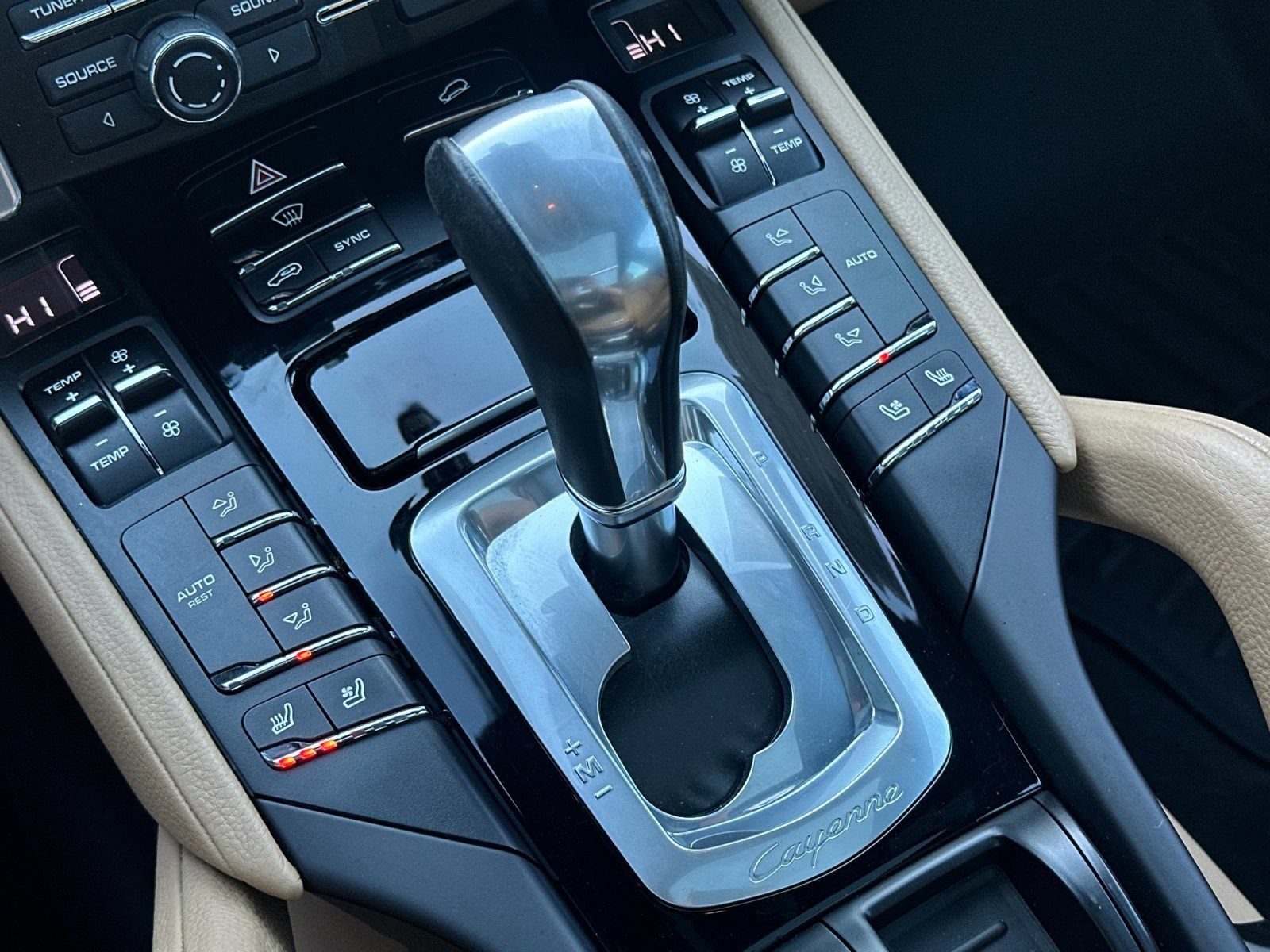 Used 2014 Porsche Cayenne Diesel AWD/4WD image 25
