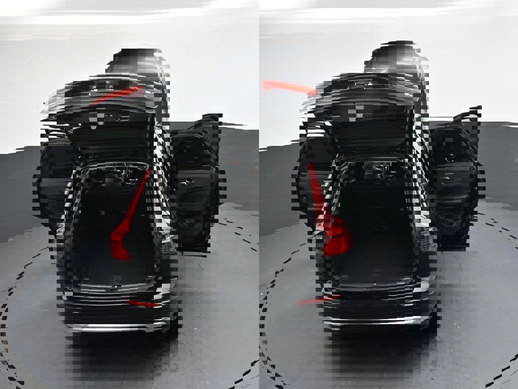 Used 2023 Volvo XC60 B5 Ultimate AWD/4WD image 36