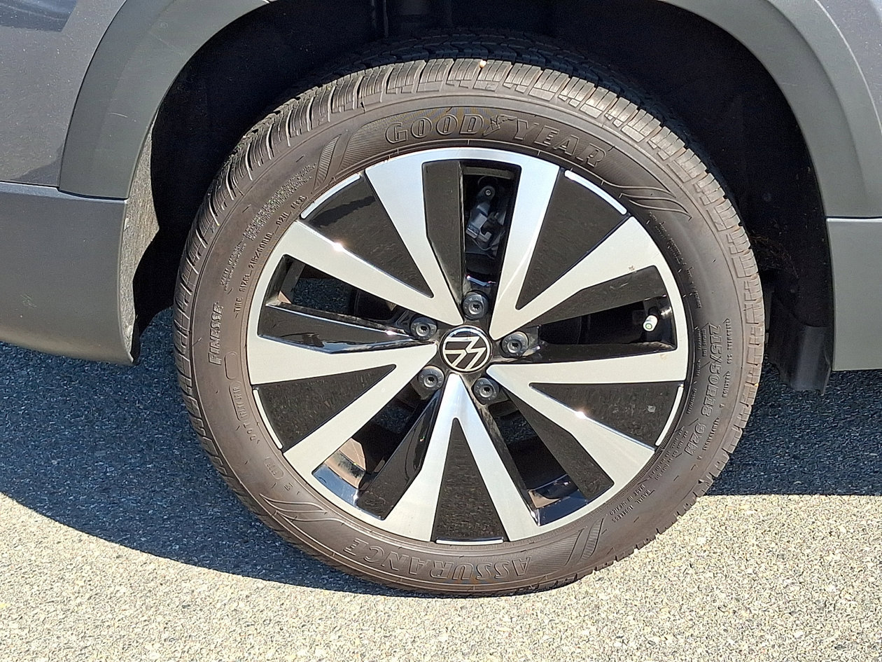 Certified 2023 Volkswagen Taos SE FWD image 8