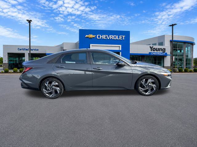 Used 2025 Hyundai Elantra Sport FWD image 8