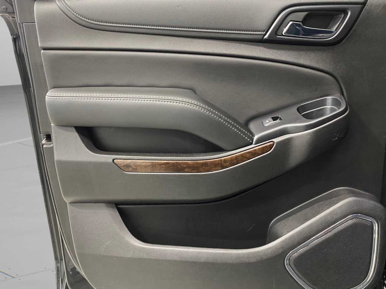 Used 2017 Chevrolet Suburban LT image 29