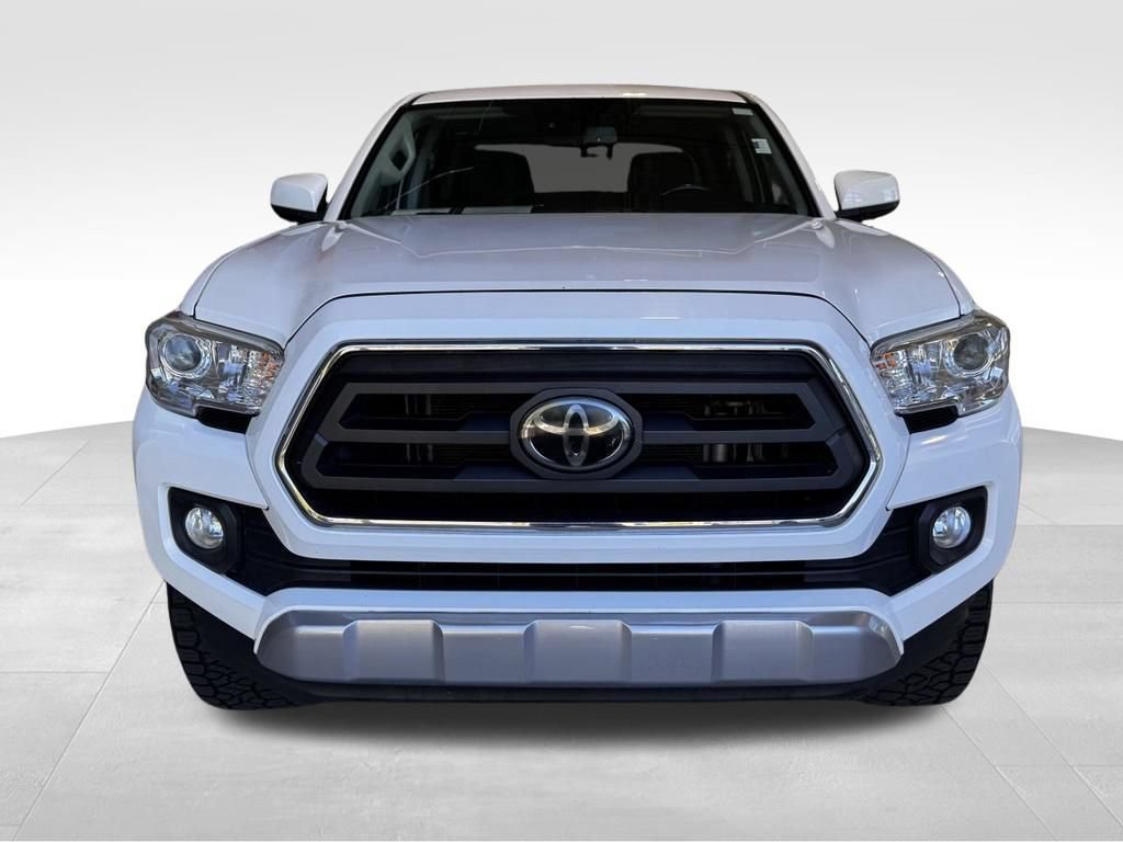 Used 2021 Toyota Tacoma SR5 AWD/4WD image 2