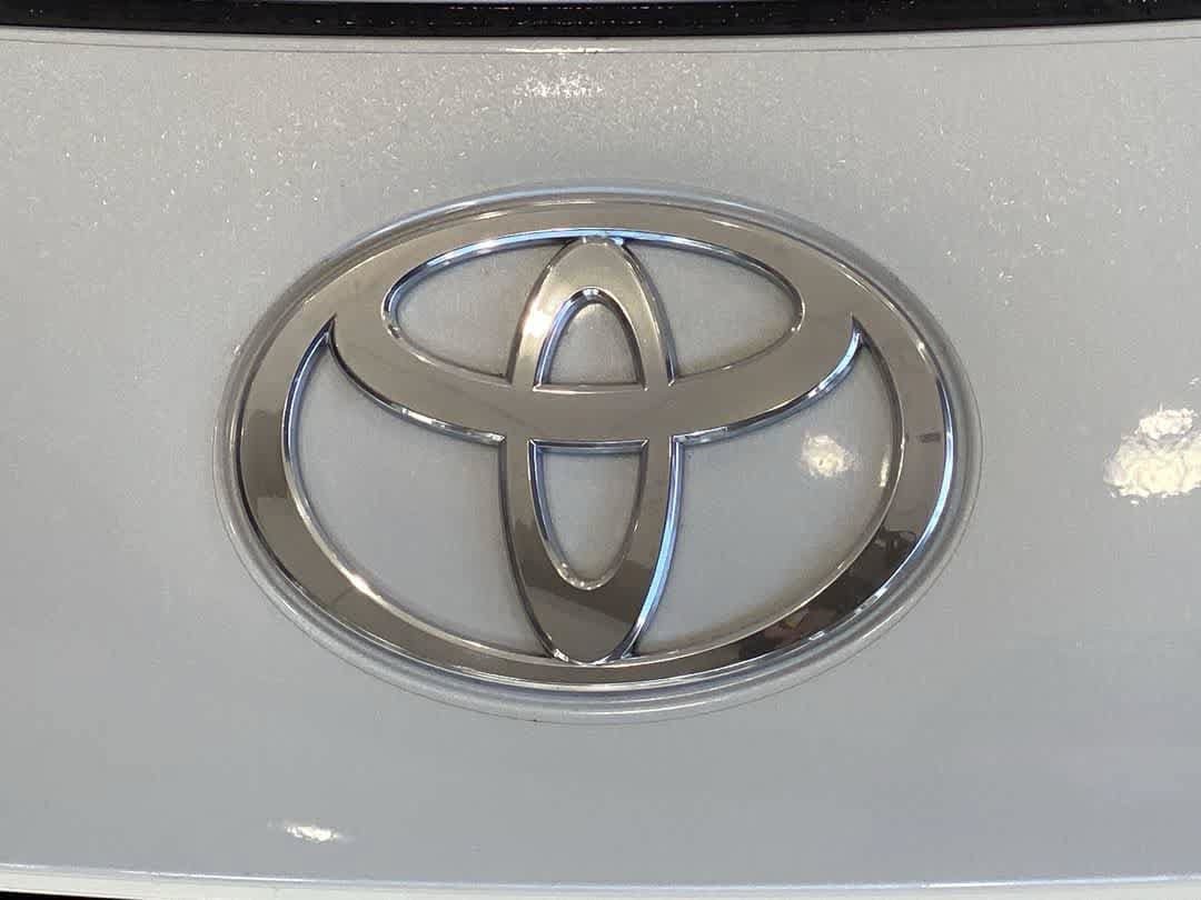 Certified 2024 Toyota Prius LE AWD/4WD image 10