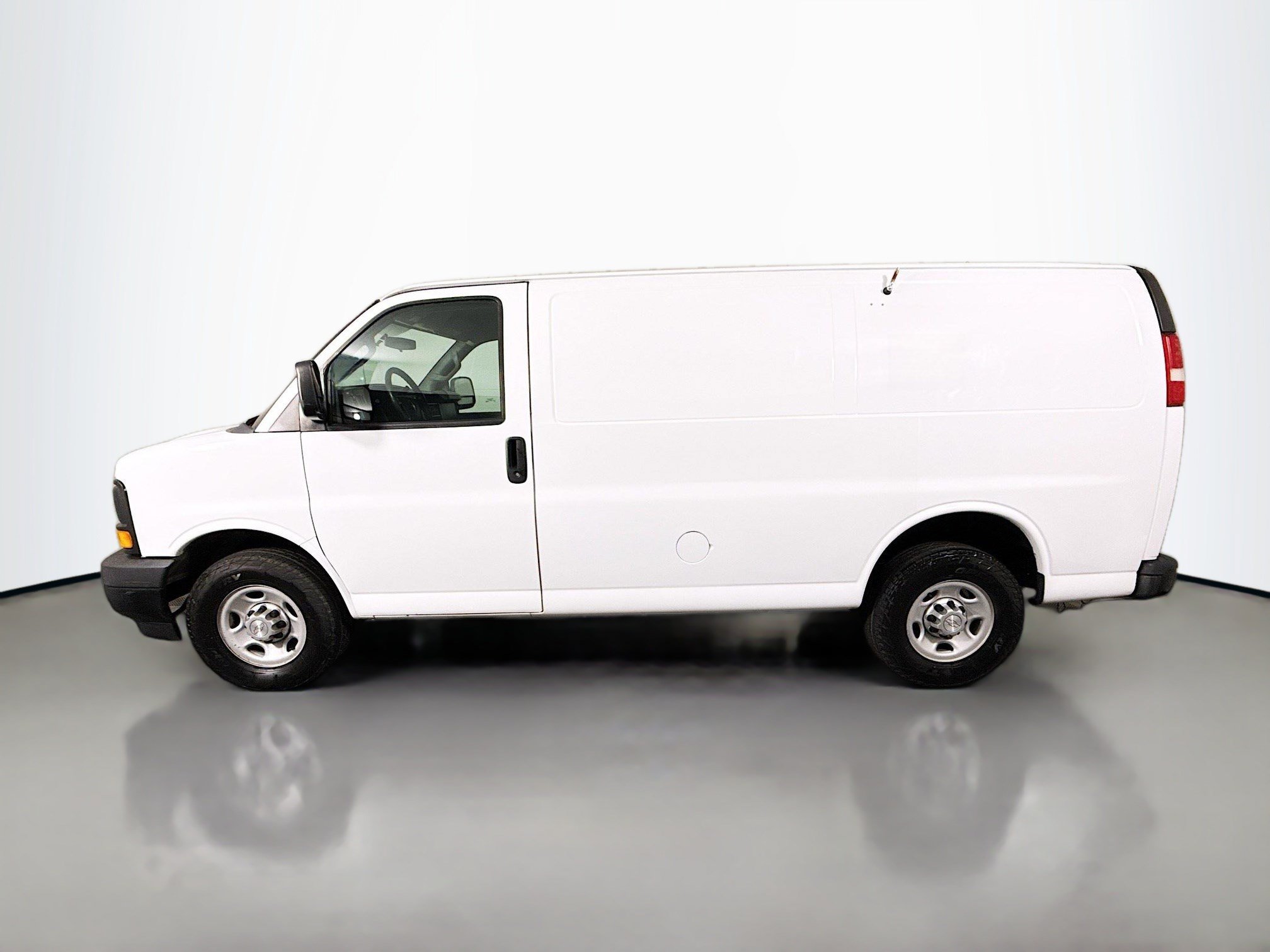 Used 2017 Chevrolet Express 2500 RWD image 6