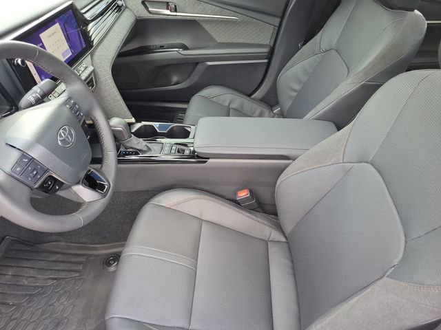 Used 2025 Toyota Camry XLE image 11