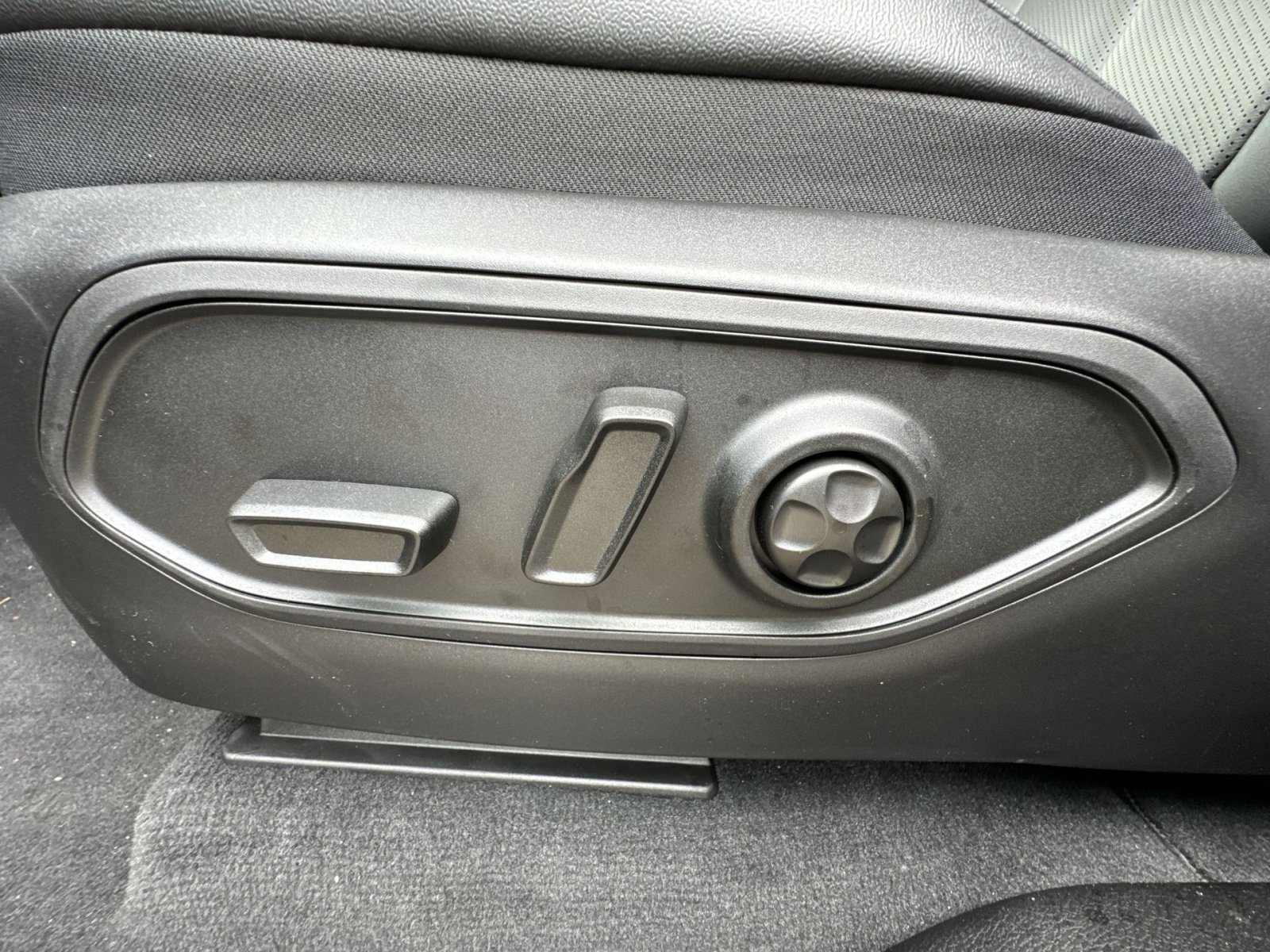 New 2025 Jeep Grand Cherokee Limited w/ Luxury Tech Group II image 14