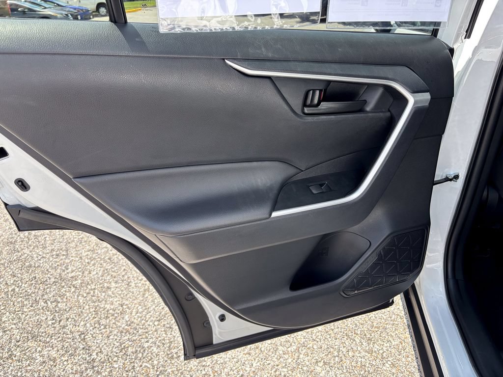 Used 2025 Toyota RAV4 LE AWD/4WD image 42