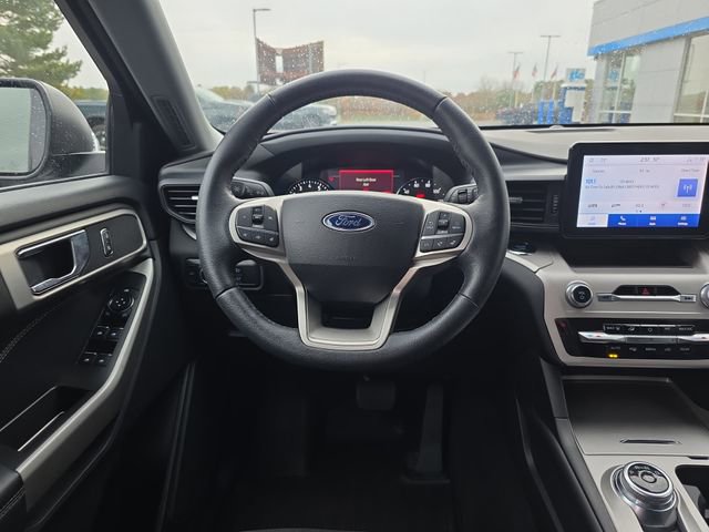 Used 2024 Ford Explorer XLT image 13