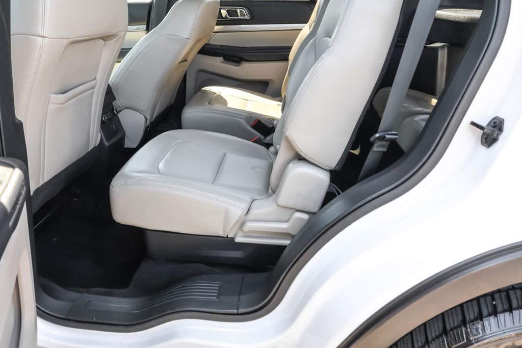 Used 2018 Ford Explorer XLT w/ Equipment Group 202A AWD/4WD image 32